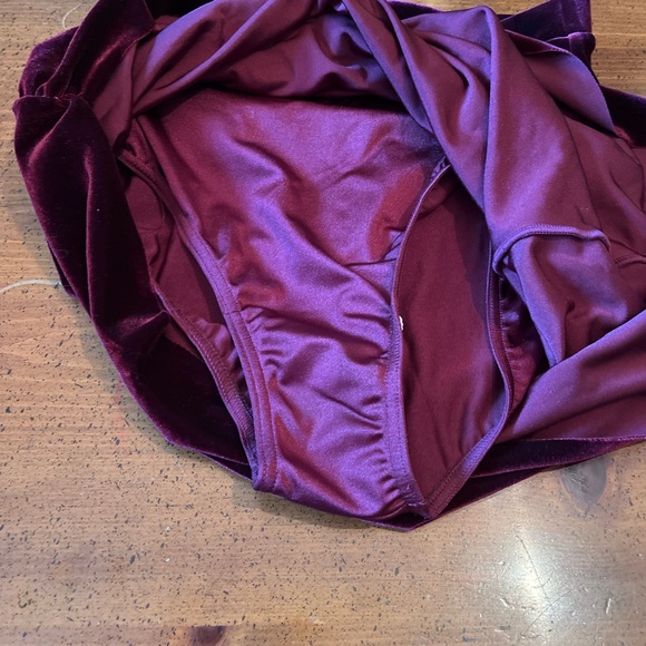 Weissman Mixify Black Cherry 2-Piece Velvet Dance Costume - Medium Adult - Picture 12 of 12